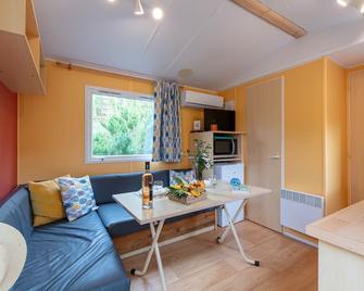 L'Eucalyptus, mobil-home avec extérieur spacieux à quelques mètres de la mer - Hyères - Living room