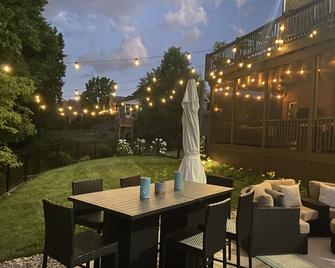 Derby 6 Bedroom House Rental with Private Pool - Prospect - Patio