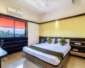 Hotel Golden Treat - Indore - Makuuhuone