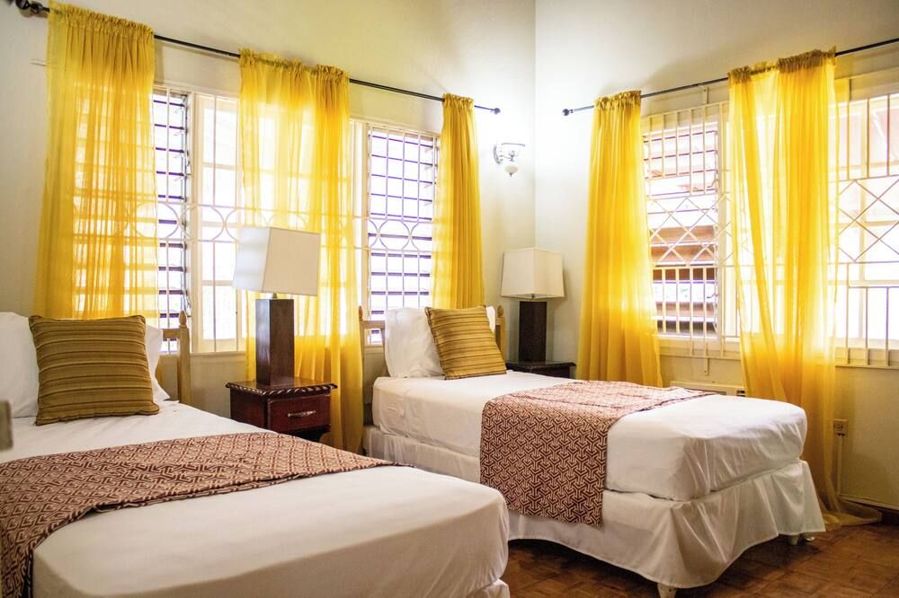 Silver Creek Resort - Runaway Bay - Bedroom