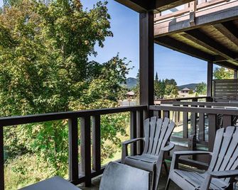 Lakefront Mountain View - Resort Access Loft - Lac-Supérieur - Balcony