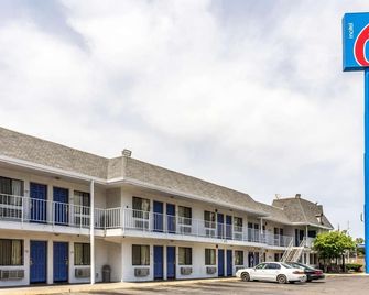 Motel 6 Fresno - Belmont Ave. - Fresno - Edificio