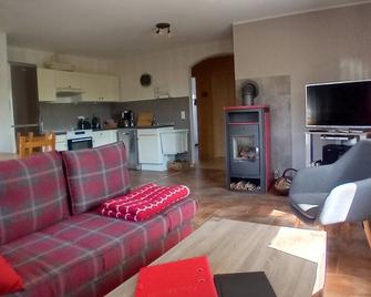 Ferienhaus mit Garten und Direktem Zugang zur Oder - Bad Freienwalde - Wohnzimmer