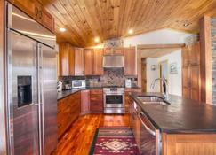 Tree House Feel in a Perfect Locationbr - Lake Placid - Cocina