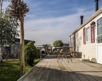 Chalet 6 - Two Bedroom Resort, Sleeps 4 - Sint Annaland - Patio