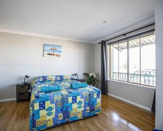 Champion Bay Apartments - Geraldton - Bedroom