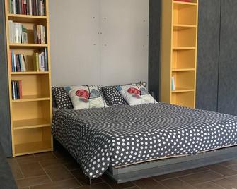Apartment with garden - Sasso Marconi - Camera da letto
