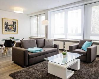 2-Zimmer-Apartment, 65qm mit 1 Schlafzimmer für max. 2 Personen - Albstadt - Wohnzimmer