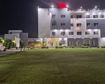 Kanha Hotel And Resort - Chittorgarh - Edificio