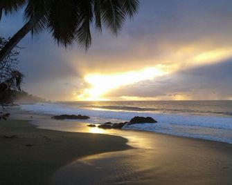 onelovecottagetobago holiday home - Scarborough - Strand