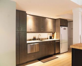 Private Basement Suite with Hot Tub - Elora - Cocina
