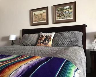 Katie's Cozy Suites - Tombstone - Ložnice
