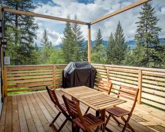 Golden Tiny Homes - Golden - Balcony
