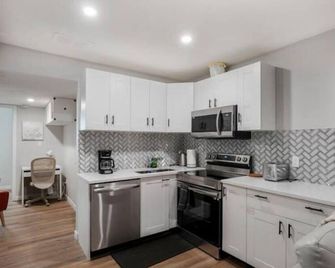 Cozy and Private - Fort Saskatchewan - Kitchen