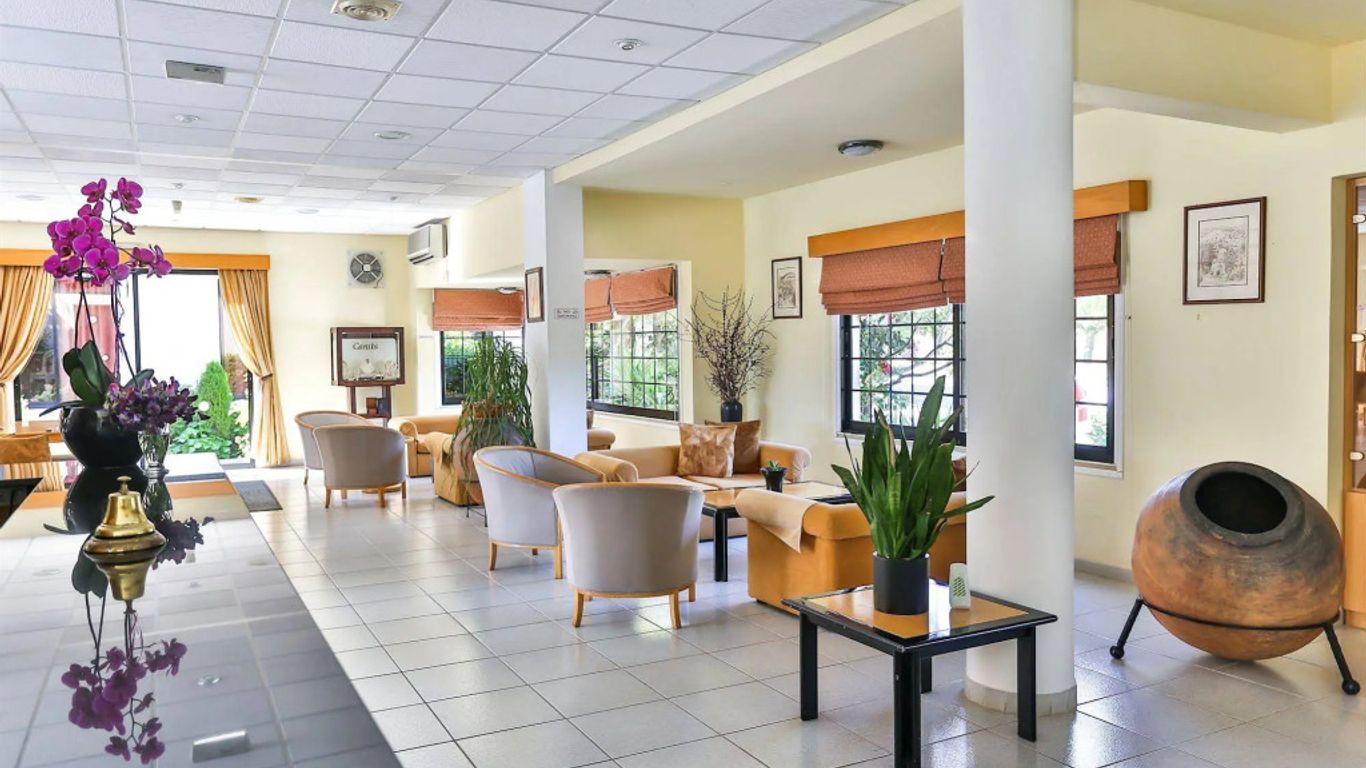 タヴロス ホテル アパートメンツ