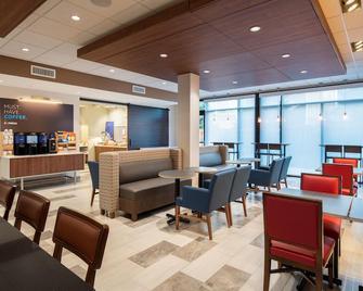 Holiday Inn Express & Suites Camas- Vancouver - Camas - Lounge