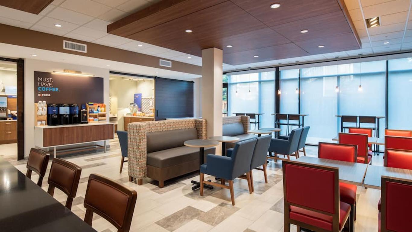 Holiday Inn Express & Suites Camas- Vancouver