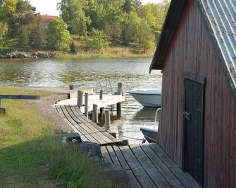 30 meters to the bay. Sea view. Boat with motor + Canoe. - Norrtalje - Binnenhof