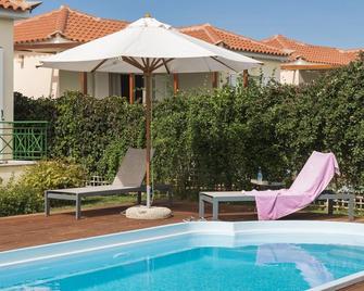Venus Villa with Private Pool, 2min to the Beach - Foinikounta - Pool