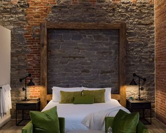 48 King West Boutique Hotel - Brockville - Bedroom