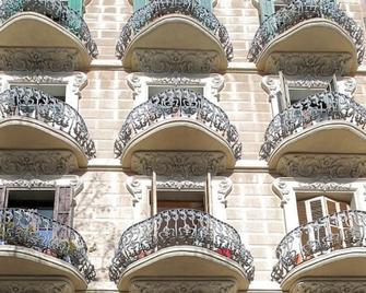 Hostal Balkonis - Barcelona - Edifici