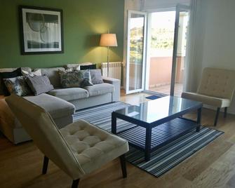 Lisbon 5 star golf course condo apartment - Turcifal - Sala de estar