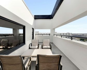 Fairfield by Marriott Inn & Suites Charleston Downtown - Charleston - Parveke