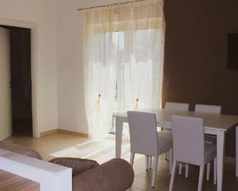 Ahg Relais Agriturismo Pansera - Petrizzi - Їдальня