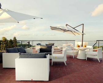 Mahogany Hotel - South Kuta - Parveke