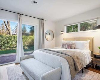 Modern 3BR Home in Napa with Hot Tub & Detached Office - Napa - Bedroom