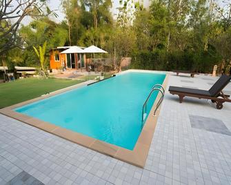 Kanvela Resort - קאנצ'אנאבורי - בריכה