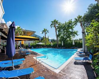 Hotel Ena - Loutra Ypatis - Pool