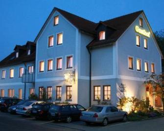 Hotel Gasthof am Schloß - Pilsach - Edificio