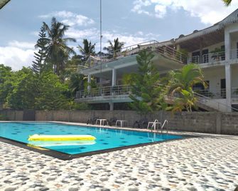 Hotel Bridge View - Batticaloa - Pool