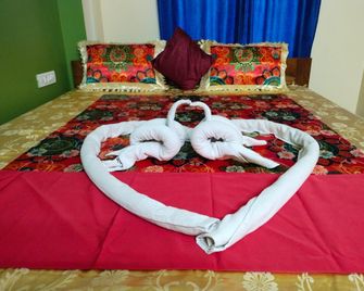 Hotel Paradise - Digha - Schlafzimmer