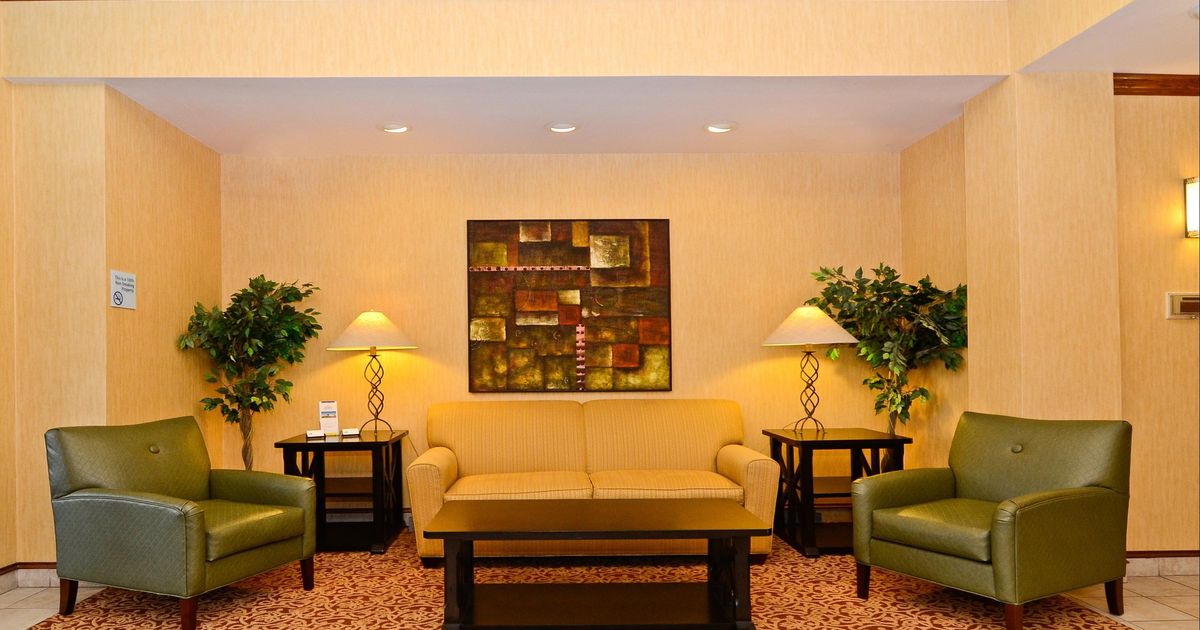 Holiday Inn Express Hotel & Suites Fort Atkinson, An IHG Hotel ab 96 €. Hotels in Fort Atkinson