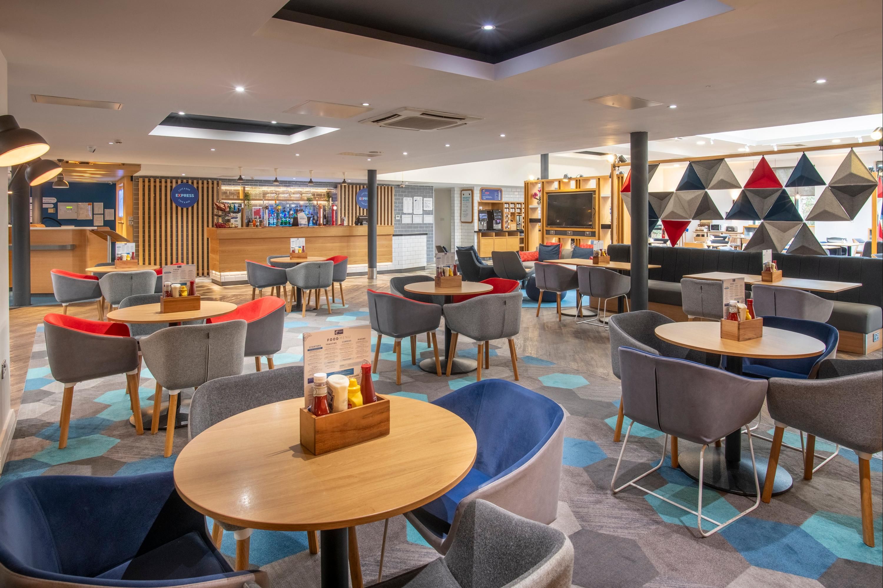 Holiday Inn Express Birmingham Airport NEC by IHG thumbnail 3