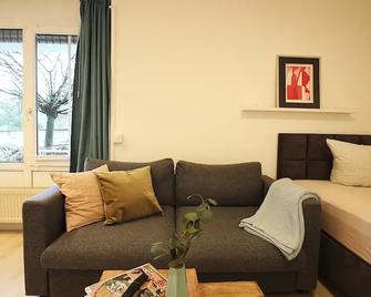 Spacious Design Apartments near Center - Würzburg - Huiskamer