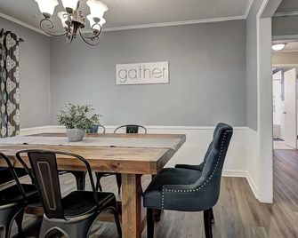 Welcoming 2-bedroom house in charming Enid. - Enid - Spisestue
