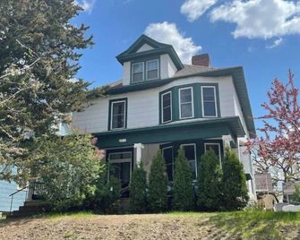 Remodeled one bedroom apt. #2 in the Uptown area - Mineápolis - Edificio