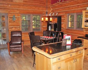 Authentic Hand-scribed Log House - Randle