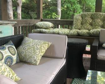 Cabin for 2 at Lake Murray - Marietta - Outdoors view