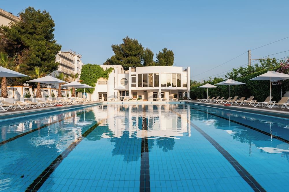 إتش ريزورت - سينيغاليا - حوض السباحة