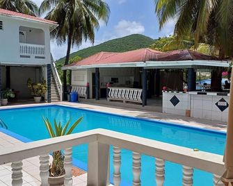 Bay Heights Escape Aparthotel - Gros Islet - Uima-allas