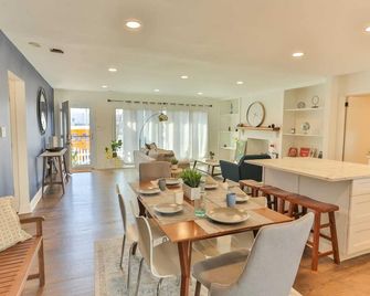 Spacious Waterfront Atlantic City Living with Rec Room - Atlantic City - Comedor