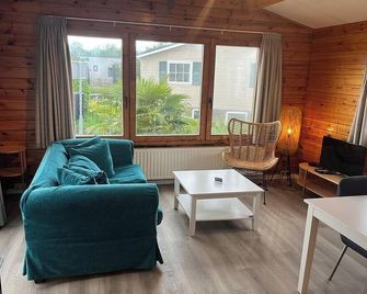 Chalet 96A - Two Bedroom Resort, Sleeps 4 - Sint Annaland - Sala de estar