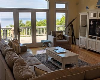 Magnificent Soundfront Property - Baiting Hollow - Living room