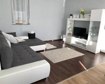 Modern two bedroom flat with balcony - Lenti - Living room
