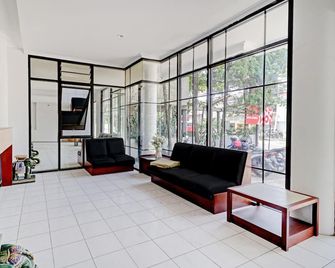 Collection O Hotel Asteria - Bandung - Huiskamer