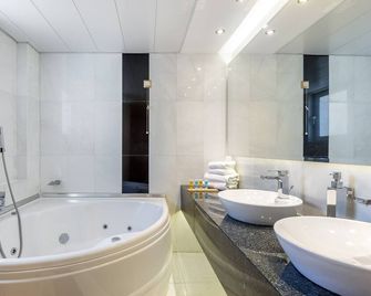 Oasis Hotel Apartments - Glyfada - Bad